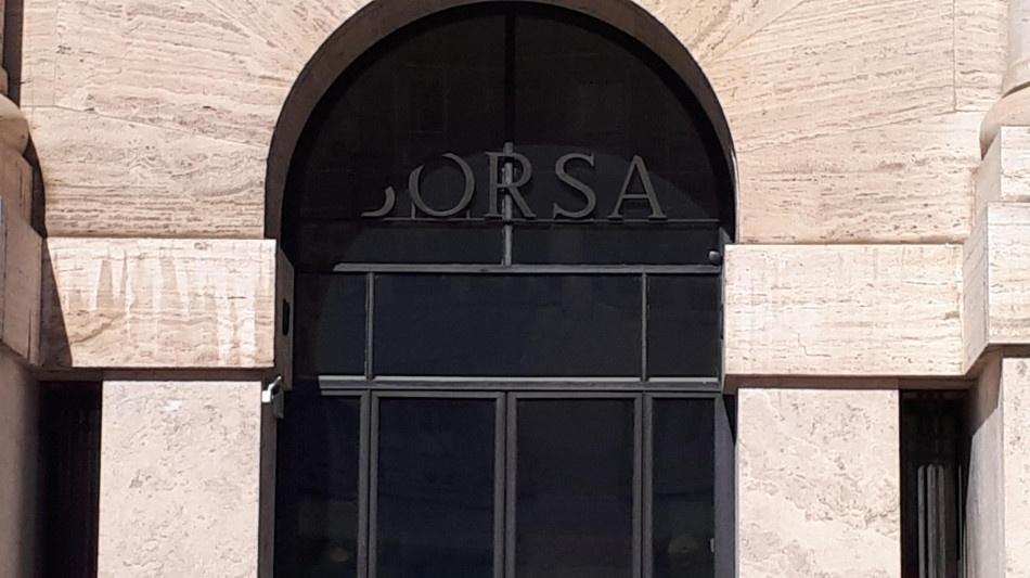 Borsa: Milano chiude in calo, -0,66%