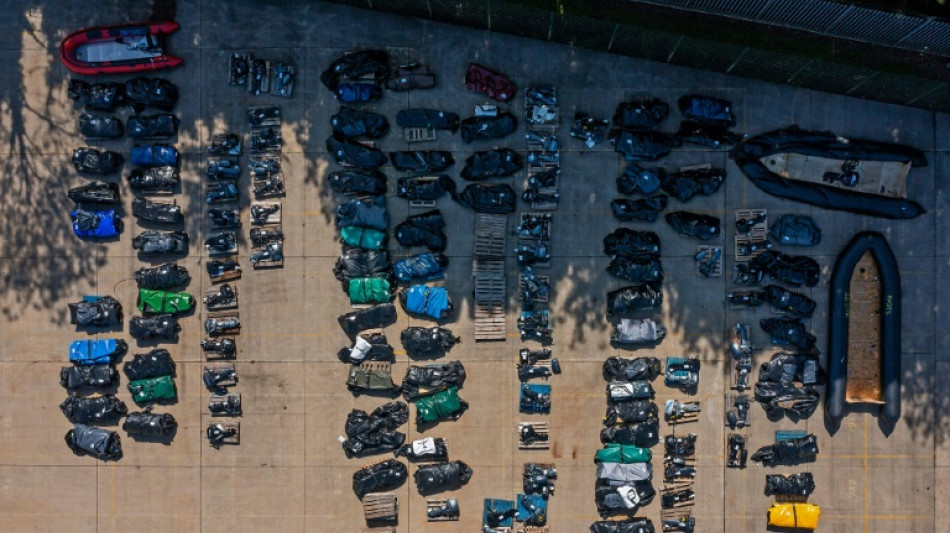 Dois migrantes morrem ao tentar cruzar o Canal da Mancha pela Fran&ccedil;a