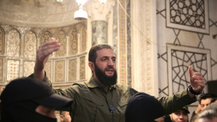 L&iacute;der s&iacute;rio Jolani promete dissolver as fac&ccedil;&otilde;es rebeldes