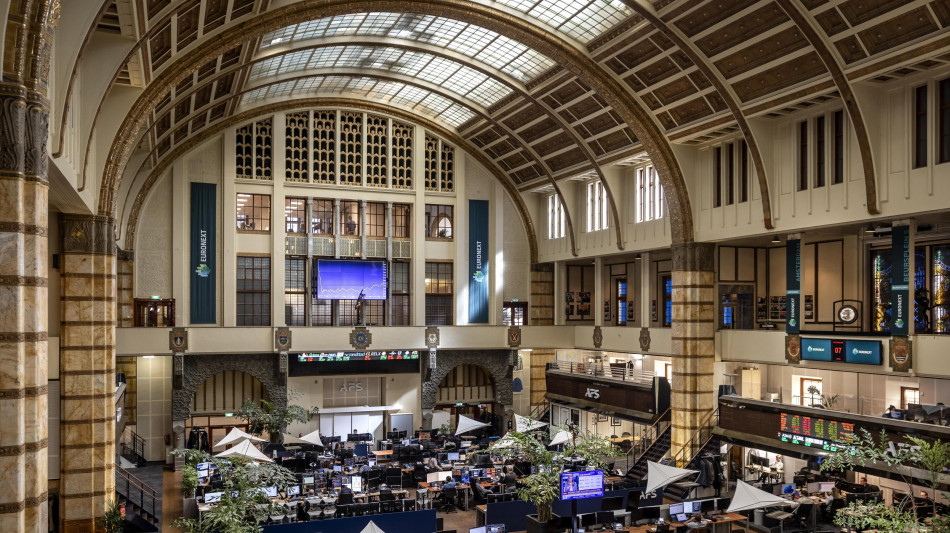 Borsa: Europa incerta, effetto dazi e trimestrali, Milano +0,9%