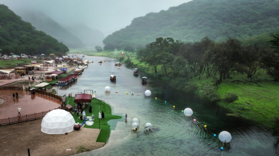 Con poes&iacute;a y cantos, Om&aacute;n busca preservar un idioma antiguo