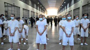 Parentes de venezuelanos deportados para El Salvador criticam proposta de Bukele