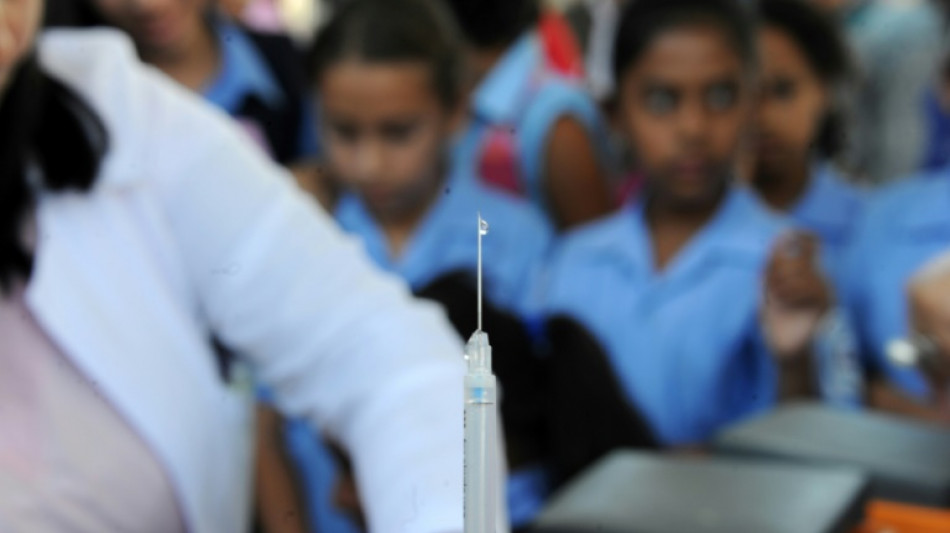 J&oacute;venes solo necesitan una dosis de vacuna para el c&aacute;ncer del cuello uterino, seg&uacute;n la OMS