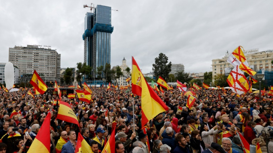 Milhares de espanh&oacute;is protestam contra os planos de anistia para separatistas catal&atilde;es