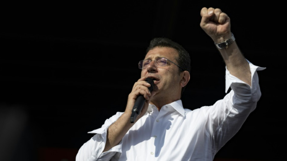 Prefeito de Istambul, principal opositor do presidente Erdogan, &eacute; detido sob acusa&ccedil;&atilde;o de 'corrup&ccedil;&atilde;o'