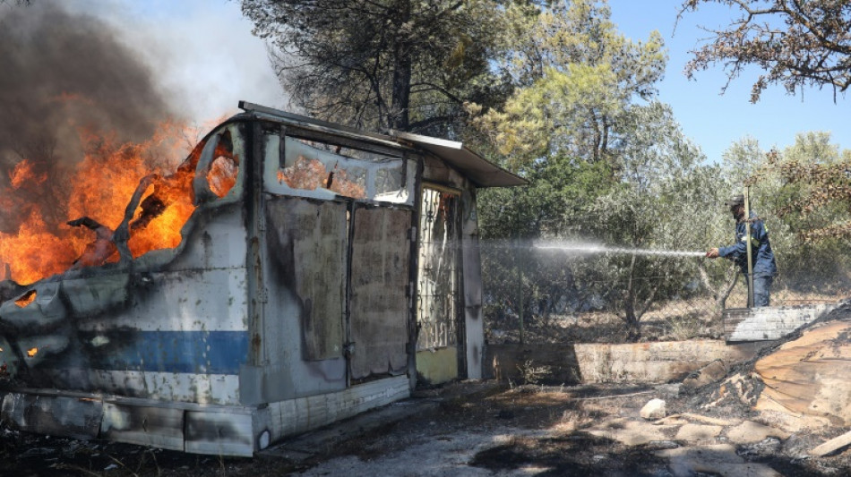 Grecia ordena m&aacute;s evacuaciones por los incendios forestales que se acercan a Atenas