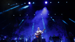 Brunori Sas a Bari, viaggio nei successi fra musica e ironia