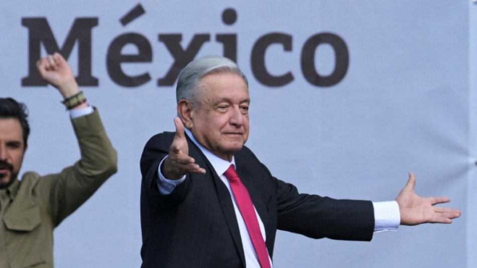 Presidente de M&eacute;xico demuestra su fuerza ante opositores y EEUU con gigante mitin