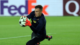 Goleiro I&ntilde;aki Pe&ntilde;a renova com o Bar&ccedil;a at&eacute; 2029 e &eacute; emprestado ao Elche