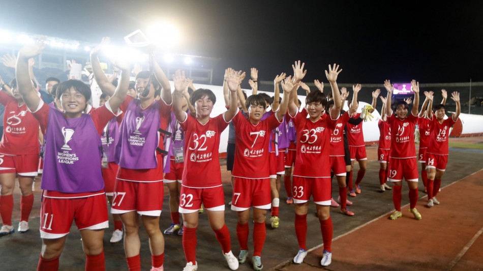 Il calcio prova a unire le Coree, squadra femminile del Nord giocher&agrave; al Sud