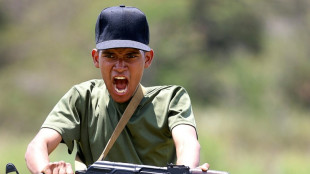 "Los recibiremos con plomo": milicia en Venezuela se adiestra ante "amenaza" de EEUU