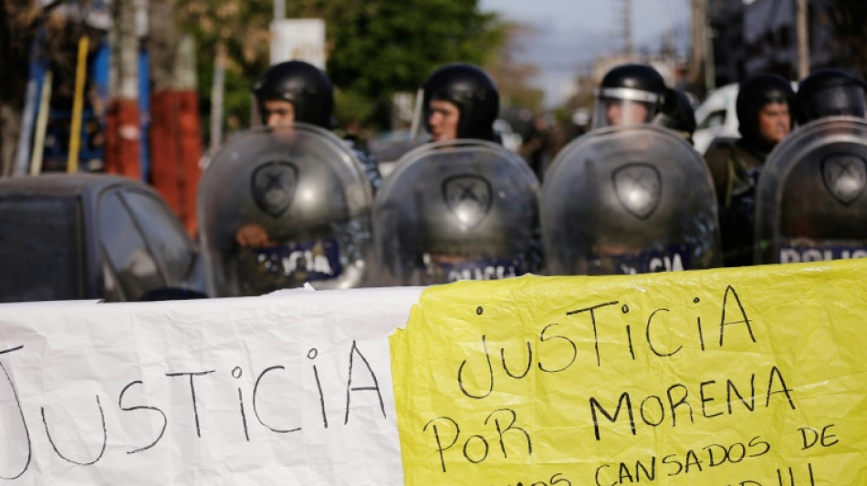 Com&iacute;cios s&atilde;o suspensos na Argentina ap&oacute;s morte de menina em assalto