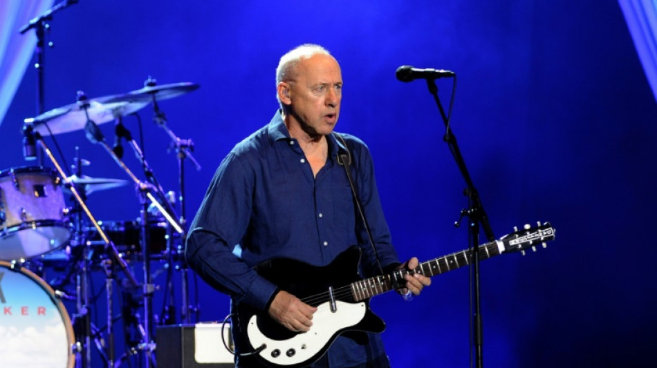 La star de Dire Straits Mark Knopfler vend 120 guitares et amplis aux ench&egrave;res