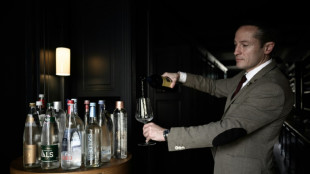 Un pu&ntilde;ado de sumilleres degustan tanto el vino como el agua