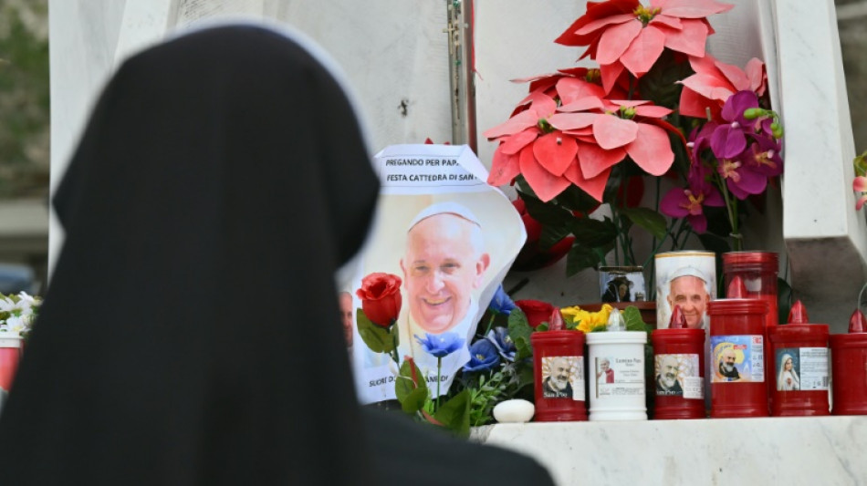 Le pape, dans un &eacute;tat critique, "a pass&eacute; une nuit tranquille"