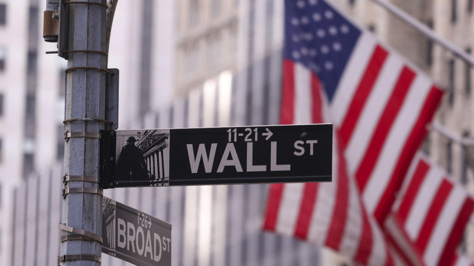 Wall Street chiude in calo con i dazi, Dj -0,94%, Nasdaq -0,92%
