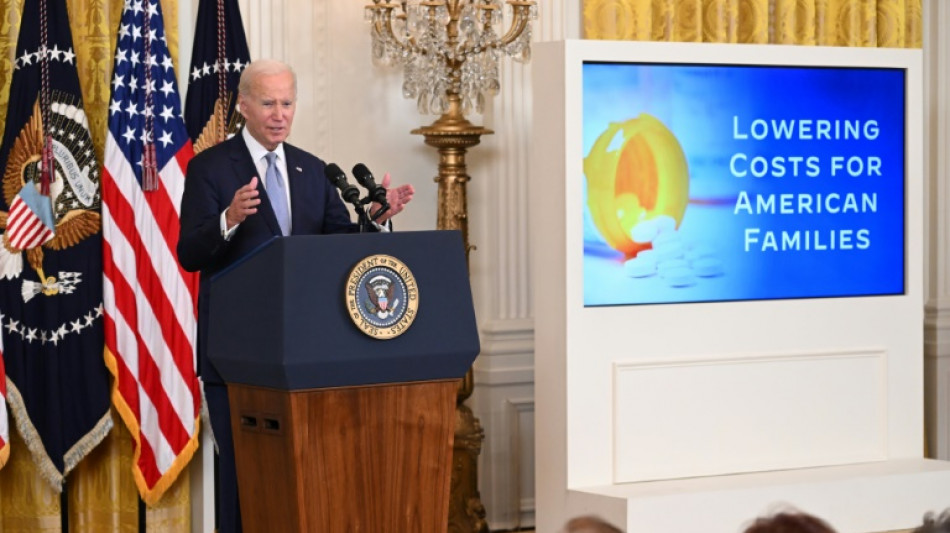 Biden, un oeil sur 2024, promet de s'en prendre &agrave; "Big Pharma"