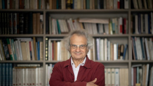 Escritor franco-liban&ecirc;s Amin Maalouf &eacute; o novo secret&aacute;rio perp&eacute;tuo da Academia Francesa