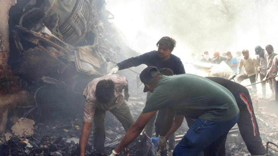 Acidente aéreo deixa pelo menos 260 mortos na Índia