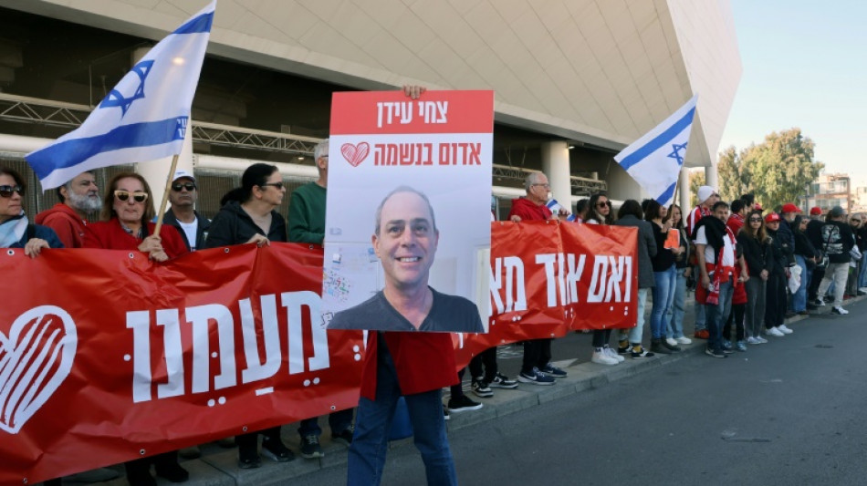 Miles de personas despiden los restos de Tsachi Idan, exreh&eacute;n israel&iacute; muerto en Gaza