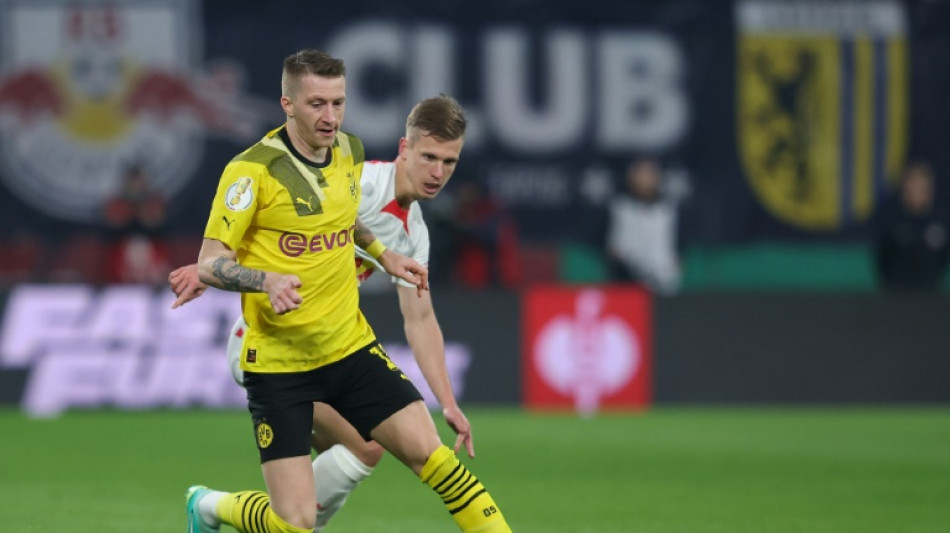 Marco Reus extends with Borussia Dortmund 