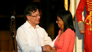 Venezuela y Colombia acuerdan cooperaci&oacute;n militar contra las "mafias"