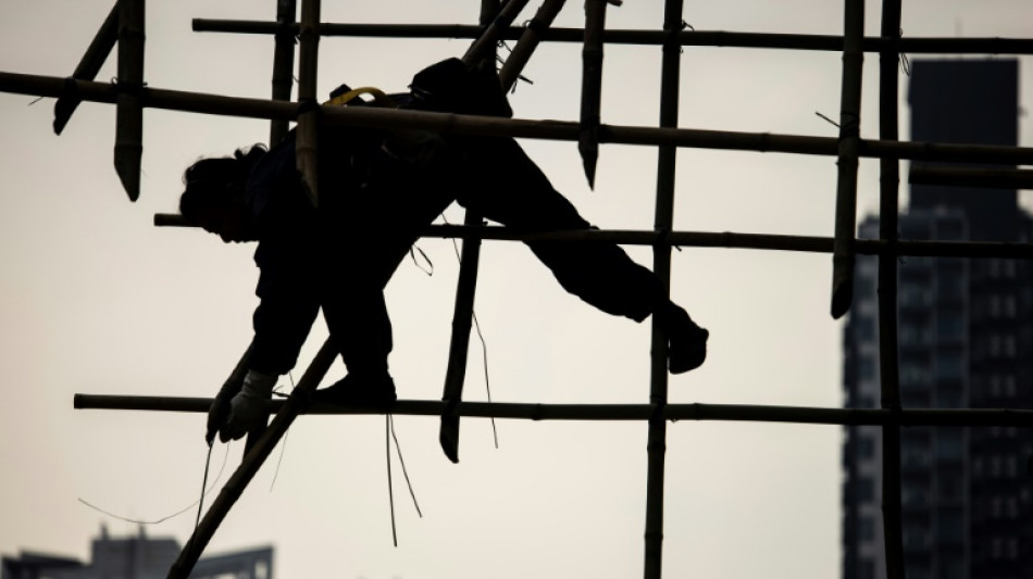 Hong Kong, dernier bastion des &eacute;chafaudages en bambou, va passer aux structures m&eacute;talliques 

