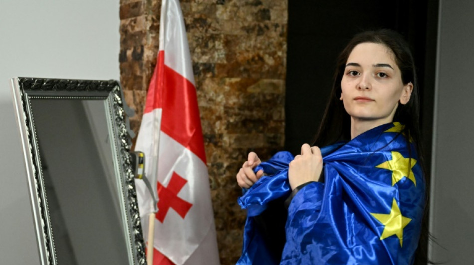 En G&eacute;orgie, la double vie d'Ana, des plateaux t&eacute;l&eacute;vis&eacute;s aux manifestations