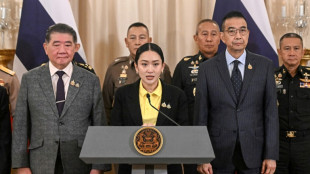 Tha&iuml;lande: la Premi&egrave;re ministre pr&eacute;sente ses excuses mais reste fragilis&eacute;e