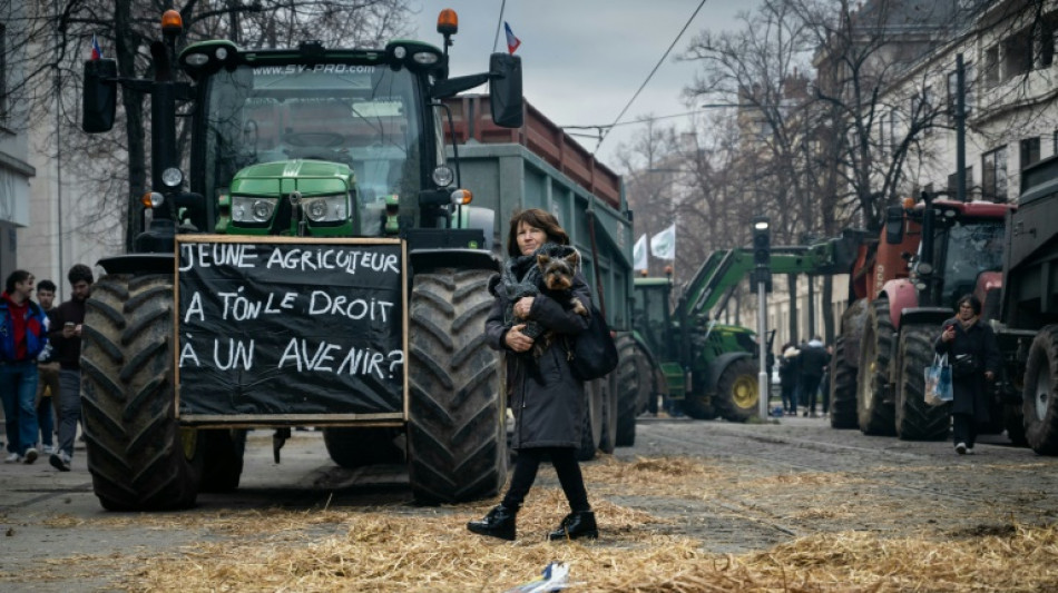 En France, la mobilisation des agriculteurs fl&eacute;chit sur le terrain
