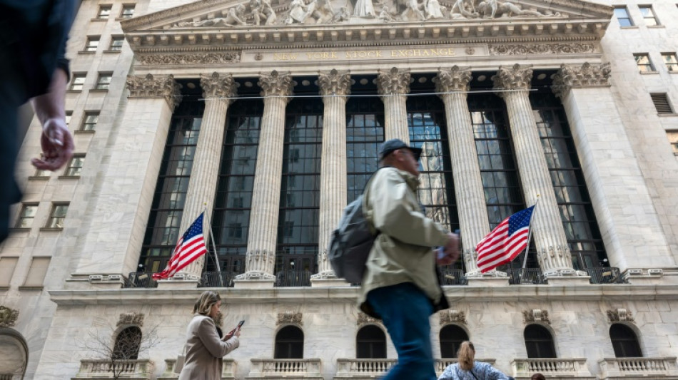 Wall Street ouvre en hausse, ne croit pas &agrave; l'escalade au Moyen-Orient