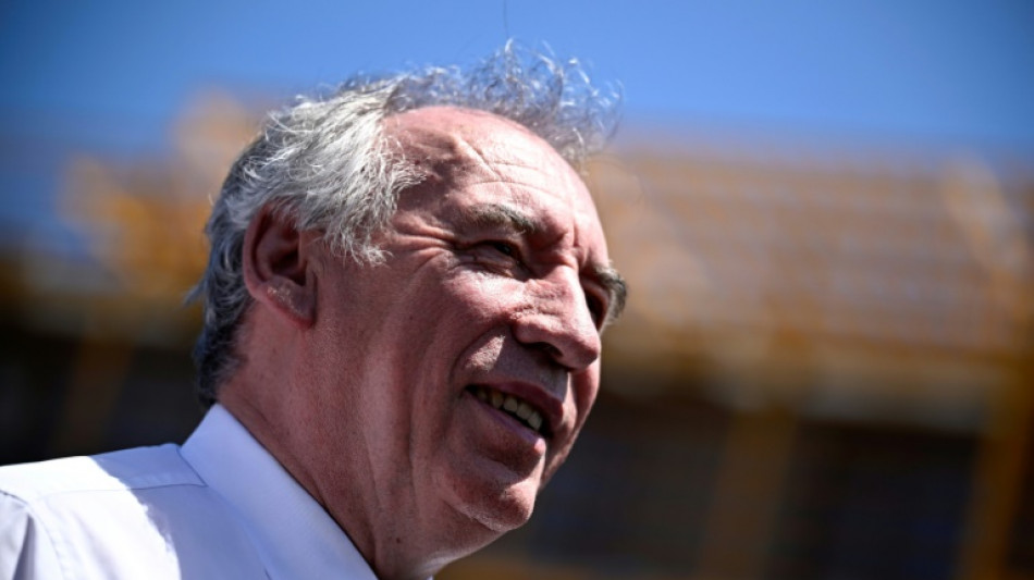 Chido: Bayrou ach&egrave;ve son d&eacute;placement en assurant que Mayotte ne redeviendra pas une "&icirc;le bidonville"