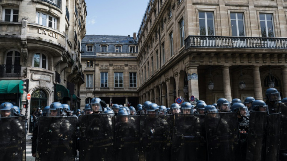 Erh&ouml;hung des Rentenalters ist in Frankreich trotz massiven Widerstands Gesetz