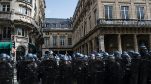 Erh&ouml;hung des Rentenalters ist in Frankreich trotz massiven Widerstands Gesetz