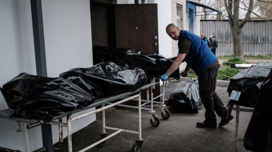 "Balle dans la t&ecirc;te": &agrave; la morgue de Boutcha, autopsies de crimes de guerre
