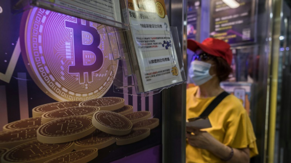 Hong Kong inicia comercializa&ccedil;&atilde;o de fundos de criptomoedas bitcoin e ethereum