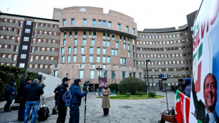 L'&eacute;tat de Berlusconi, hospitalis&eacute; depuis le 5 avril, s'am&eacute;liore lentement