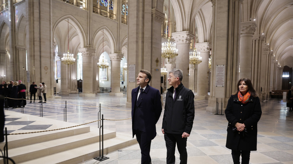 Macron scopre Notre-Dame dopo il restauro, '&egrave; sublime'