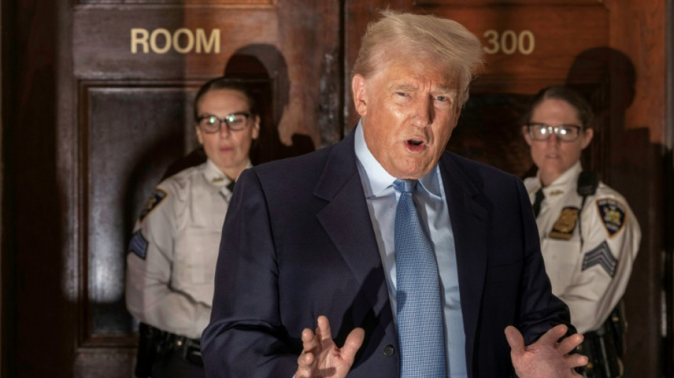 Trump &eacute; multado em 5 mil d&oacute;lares por violar ordem de sil&ecirc;ncio 