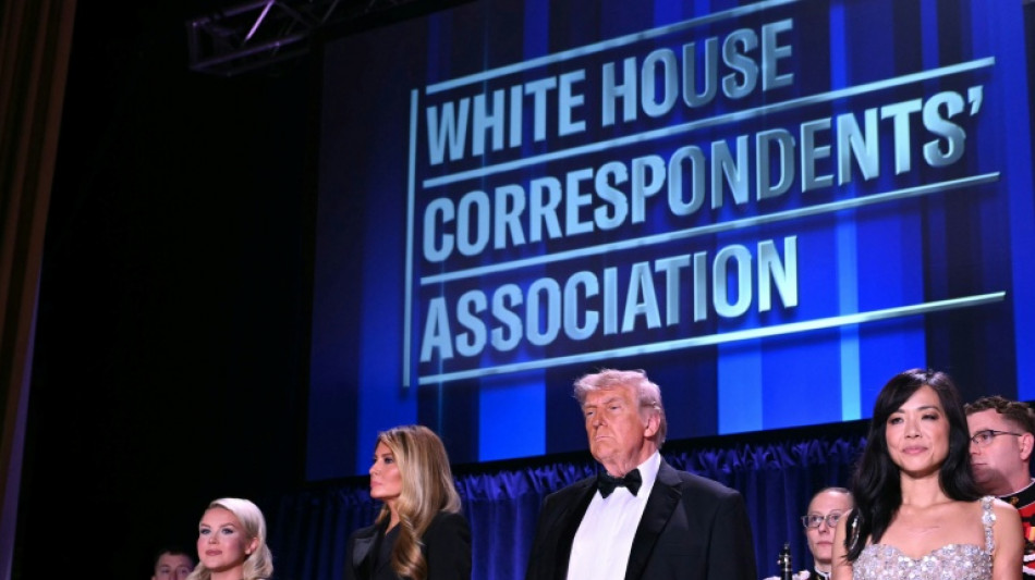 Trump retorna ao jantar dos correspondentes tr&ecirc;s meses ap&oacute;s ataque ca&oacute;tico