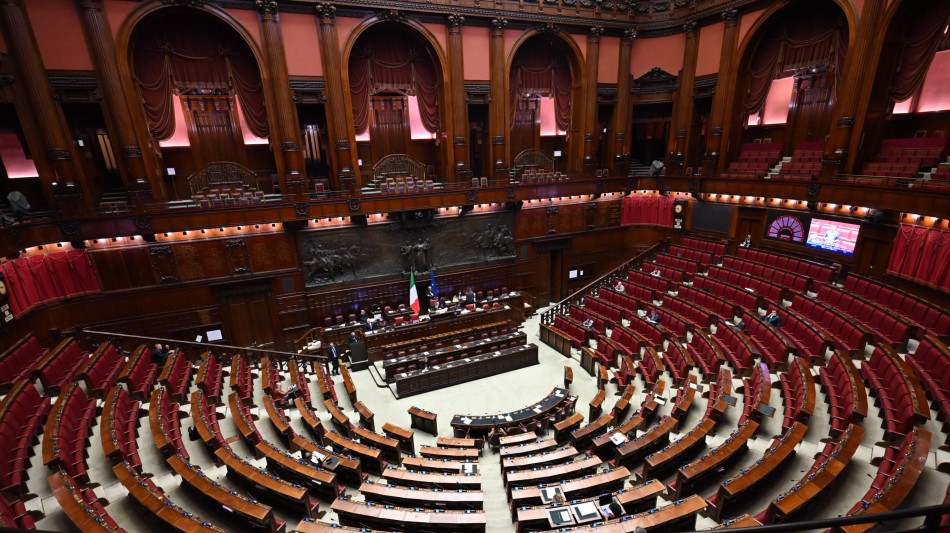 Via cinque articoli da decreto economia, governo pone la fiducia