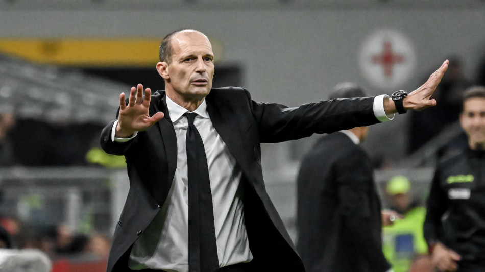 Calcio: Allegri 'gli arbitri sbagliano come noi, serve serenit&agrave;'