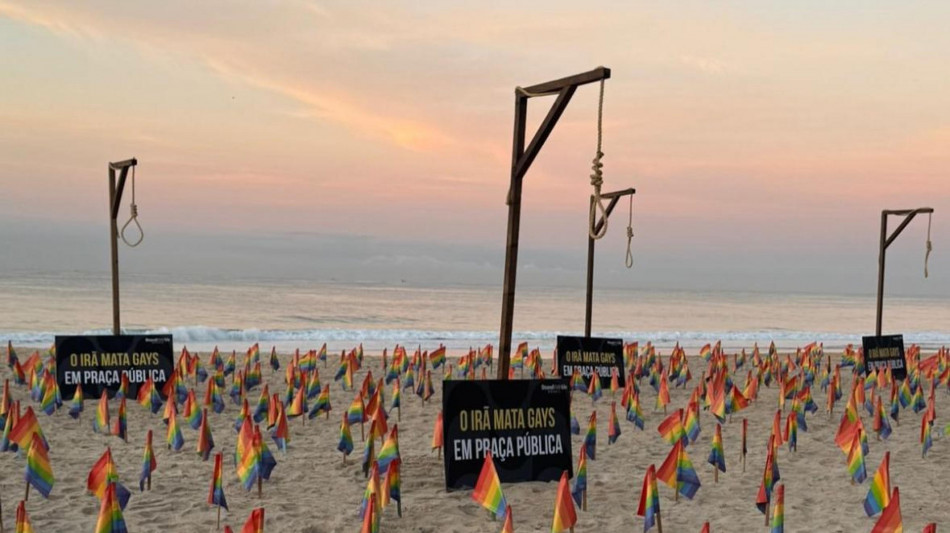 Protesta arcobaleno contro l'Iran a Rio in occasione del Brics