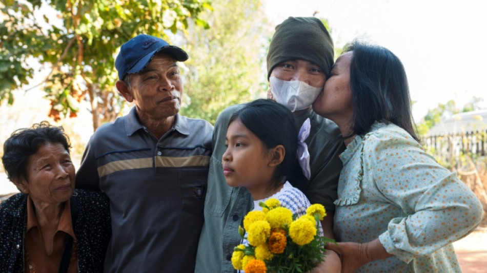 Les cinq otages tha&iuml;landais lib&eacute;r&eacute;s par le Hamas de retour chez eux
