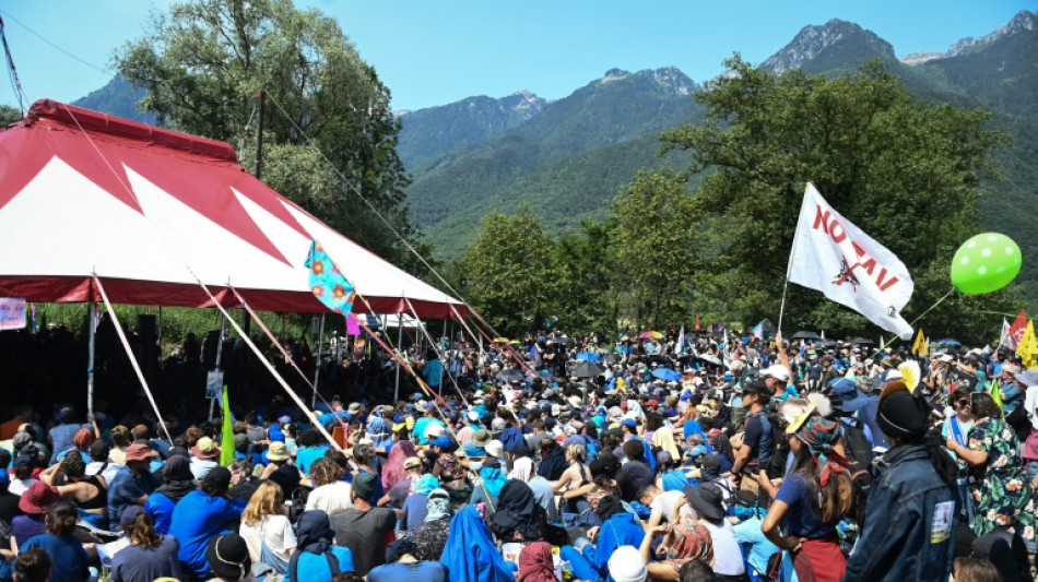 Les opposants au Lyon-Turin se rassemblent malgr&eacute; l'interdiction