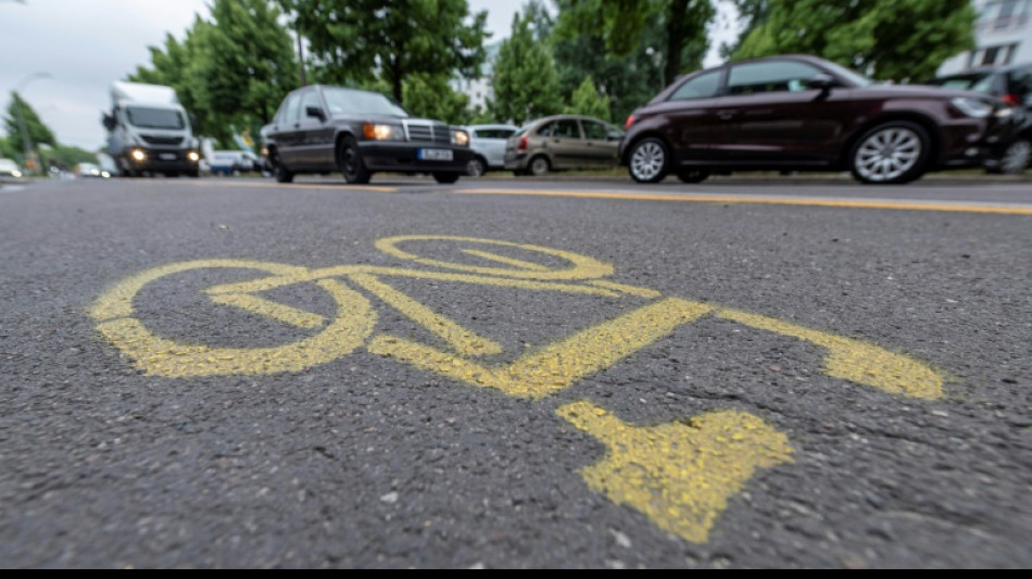 Umfrage: Vier von zehn Menschen wollen Auto wegen hoher Spritkosten &ouml;fter stehen lassen