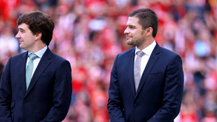 Sky und DAZN mit Live-Spielen - Erl&ouml;s von mehr als einer Milliarde