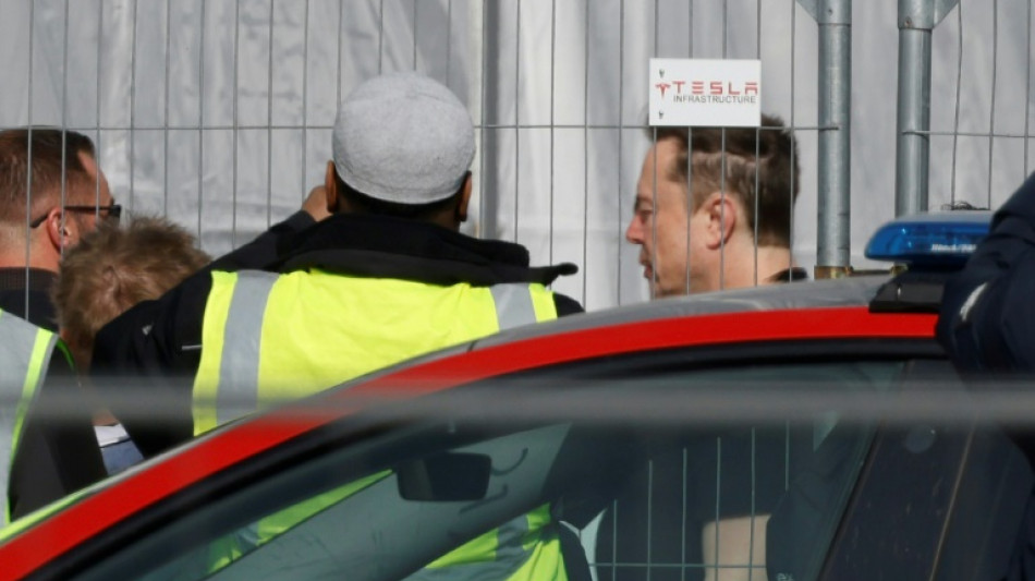 Elon Musk en visite &agrave; l'usine Tesla de Berlin apr&egrave;s son sabotage