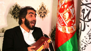 Interdiction aux femmes afghanes d'&eacute;tudier: un professeur d&eacute;chire ses dipl&ocirc;mes