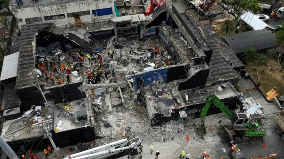 Why did a Dominican nightclub roof cave in? 